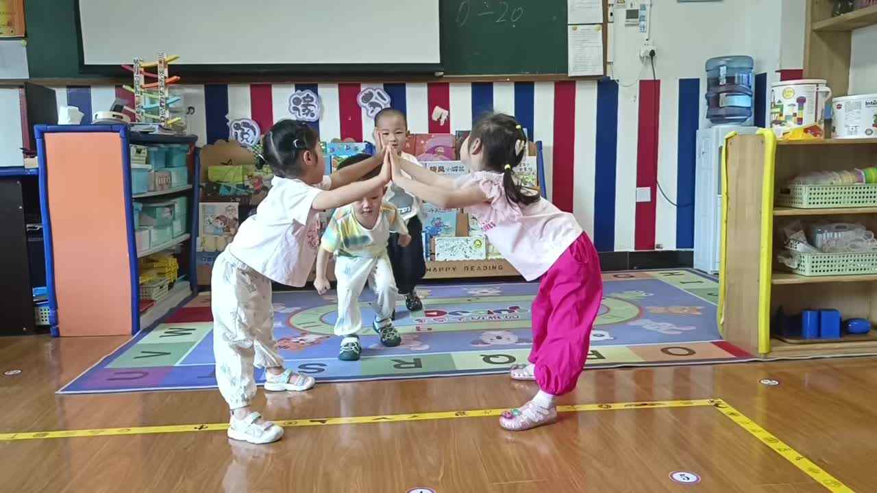 2026.7.13  彭子琛 主题：体能锻炼《钻山洞》（学校教育教学活动）