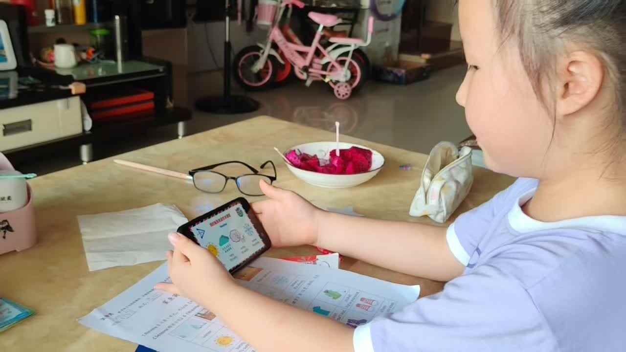 7.9学前A班赵欣奕跟读英语单词1