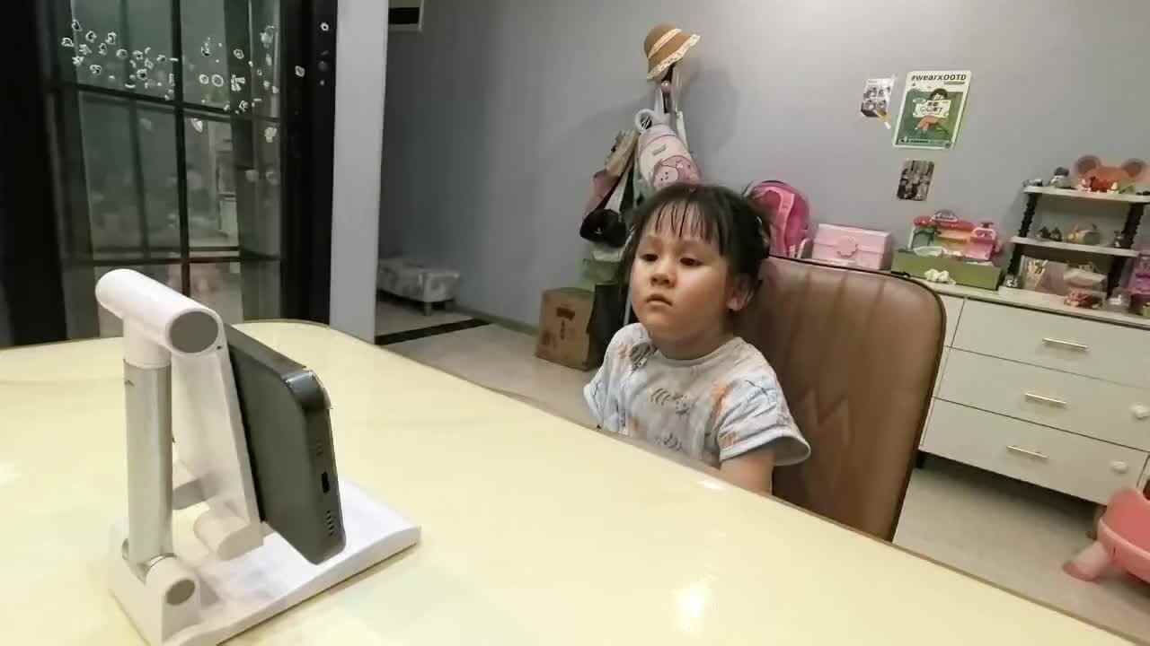 跟唱《Days of the Week Song 一周七天之歌》92663.mov