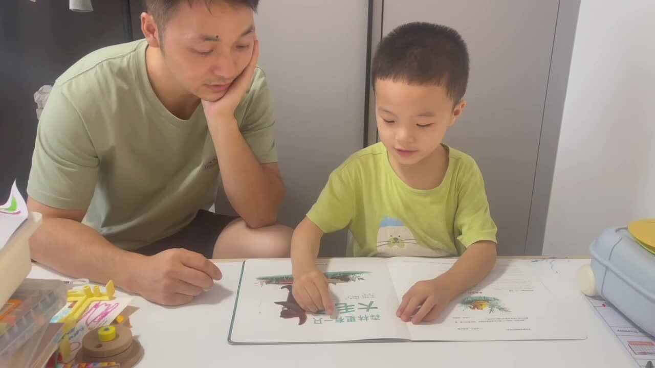 亲子阅读（森林里有一只大毛怪）