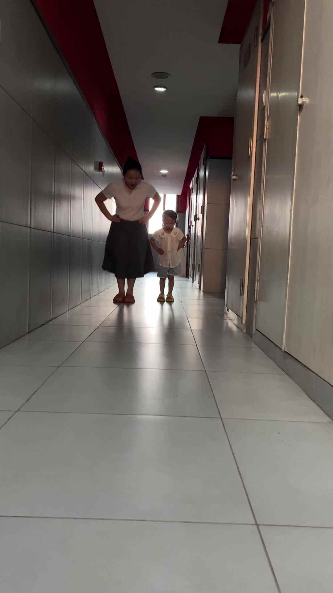 实验中班-陈舒梦-体能（双脚连续跳）