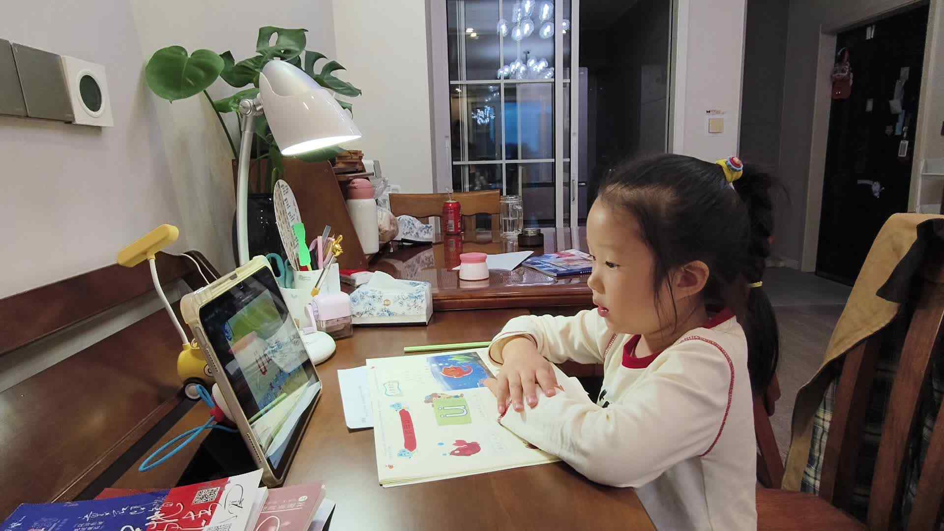 ⁣豆娃A班+2026.9.18+陈苏妍+《观看拼音视频+指读拼音》