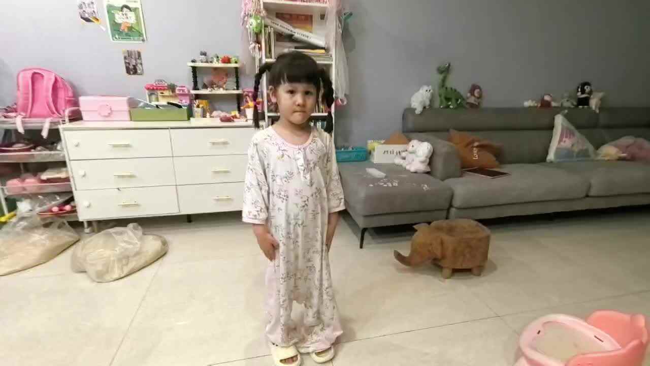 练习站姿，坐姿，端椅子94482.mov