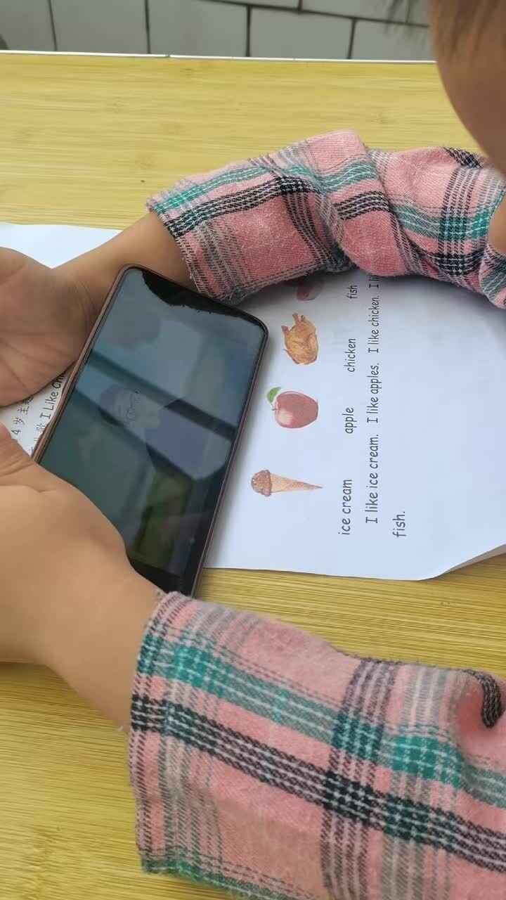 20269018 张茗泽 跟唱《英语儿歌》家庭闯关练习