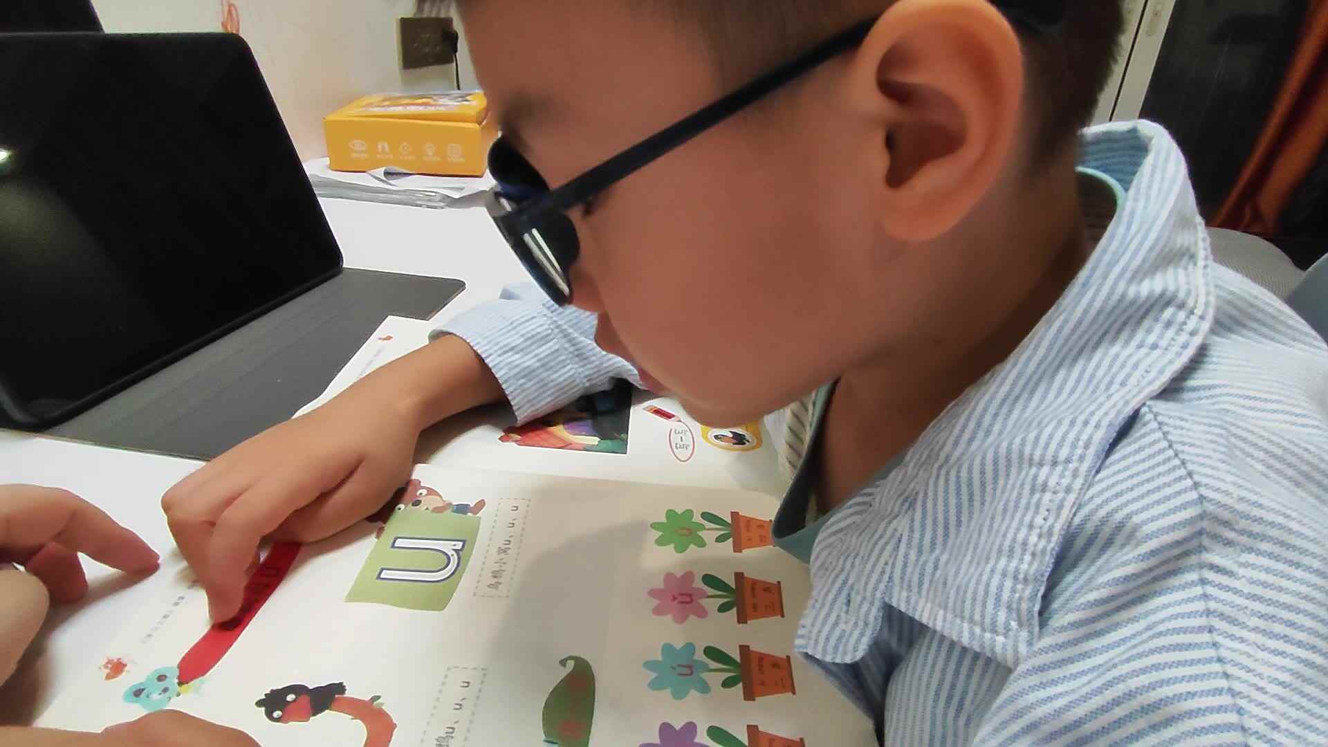 学前班云泽20260917-《单韵母u》