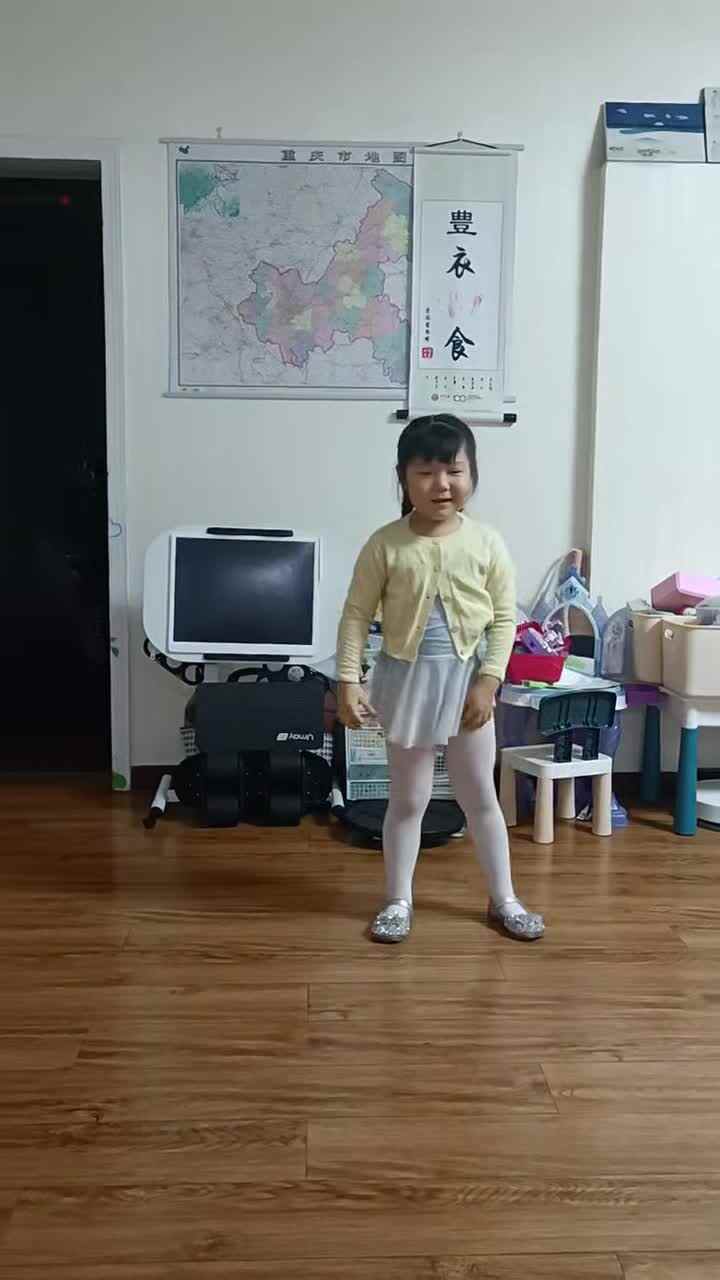 20260923俞承汐练习穿裤子