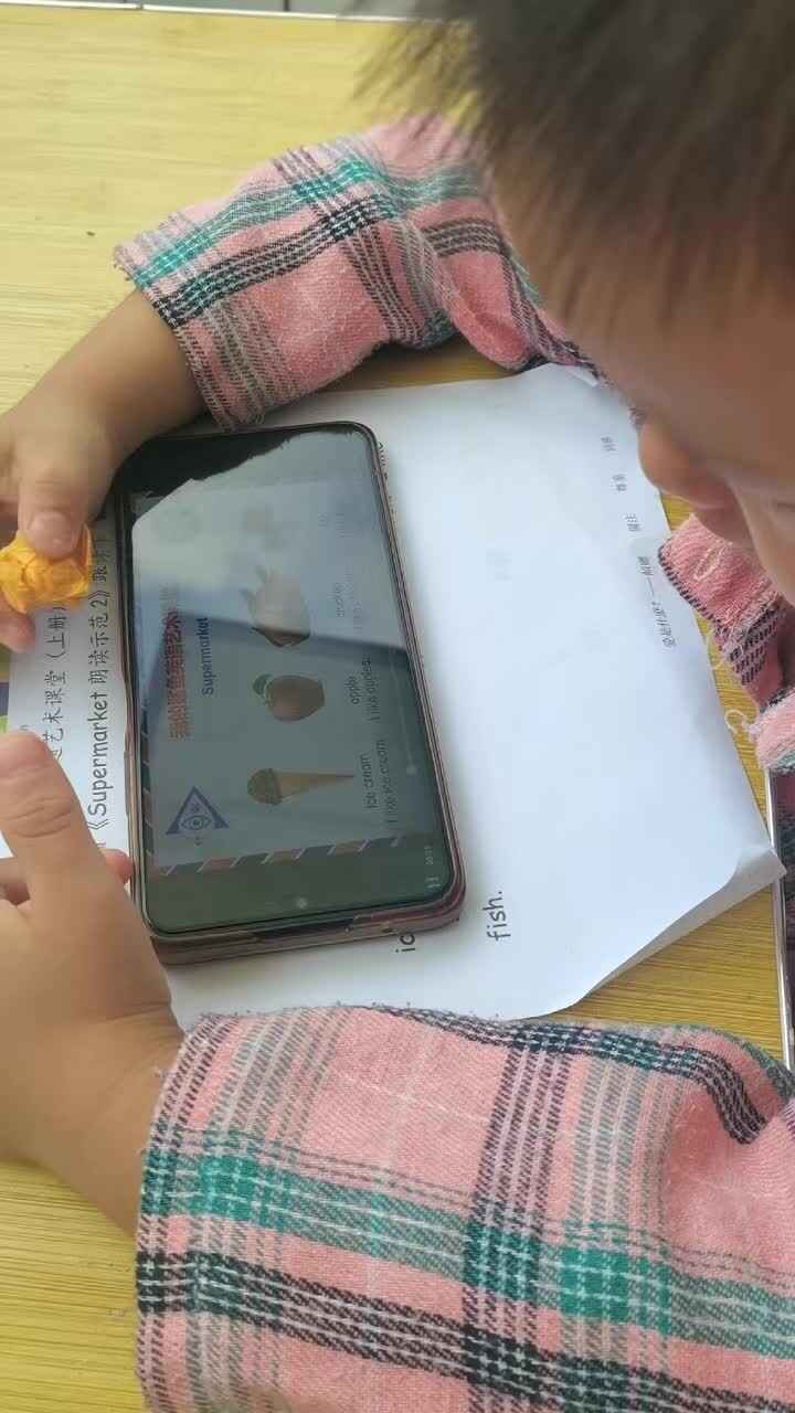 ⁣20269018 张茗泽 跟读英语 家庭闯关练习