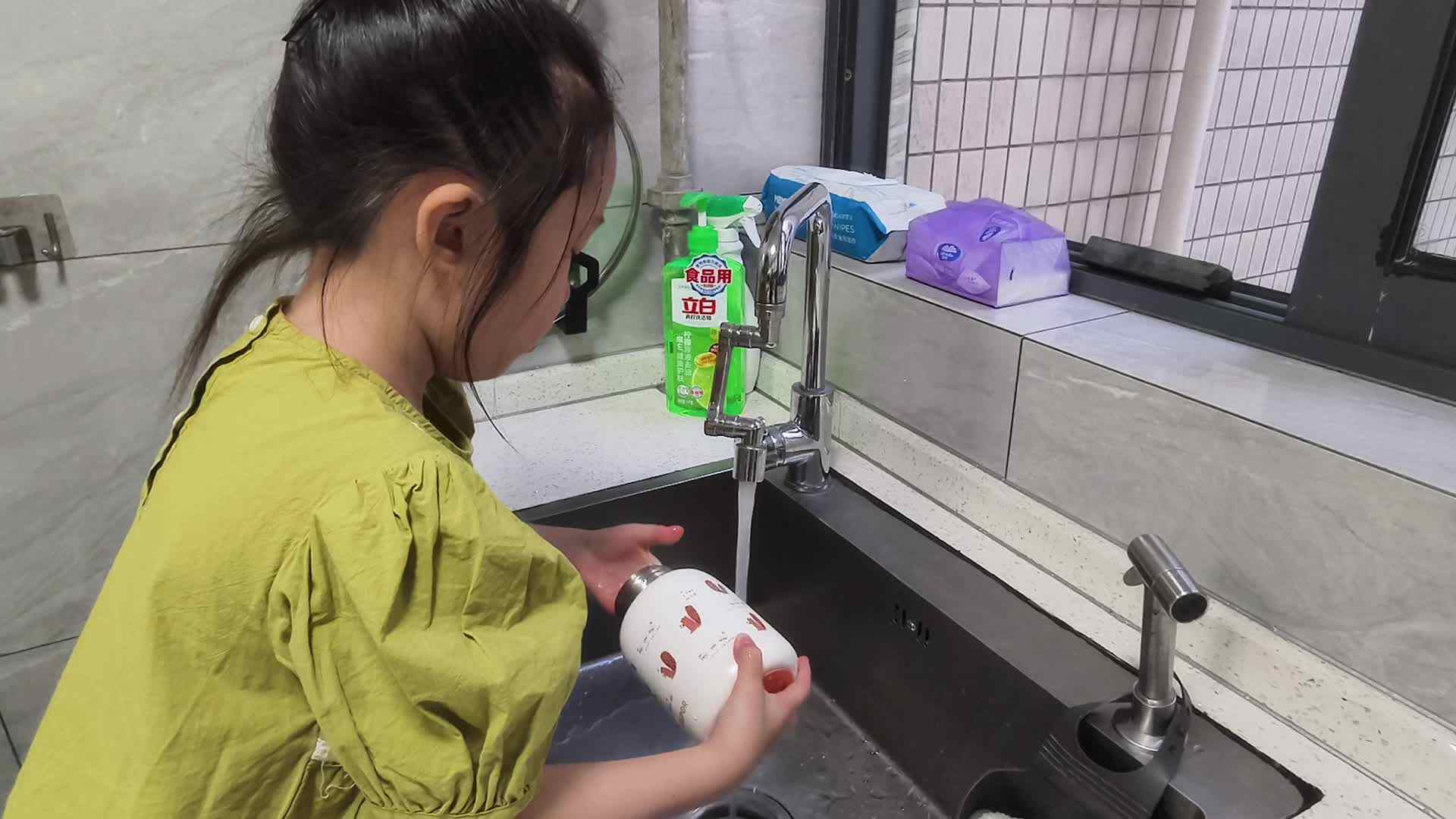 2026.9.3+学A班+陈苏妍+《清洗杯子》