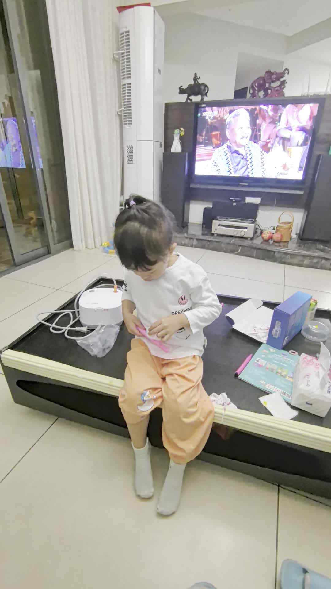 实验中班4号王艺霖做会飞的球实验.mp4