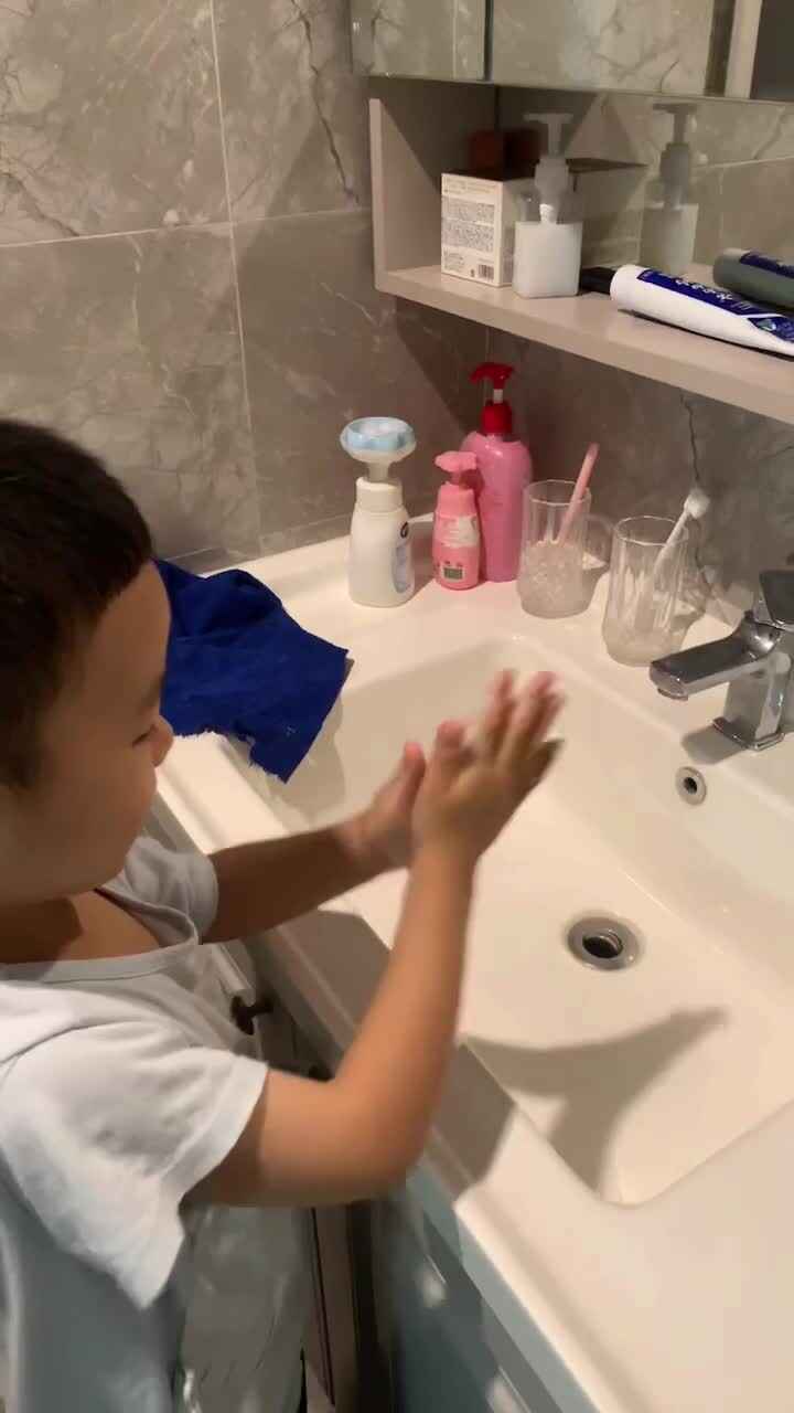 练习洗手七步法