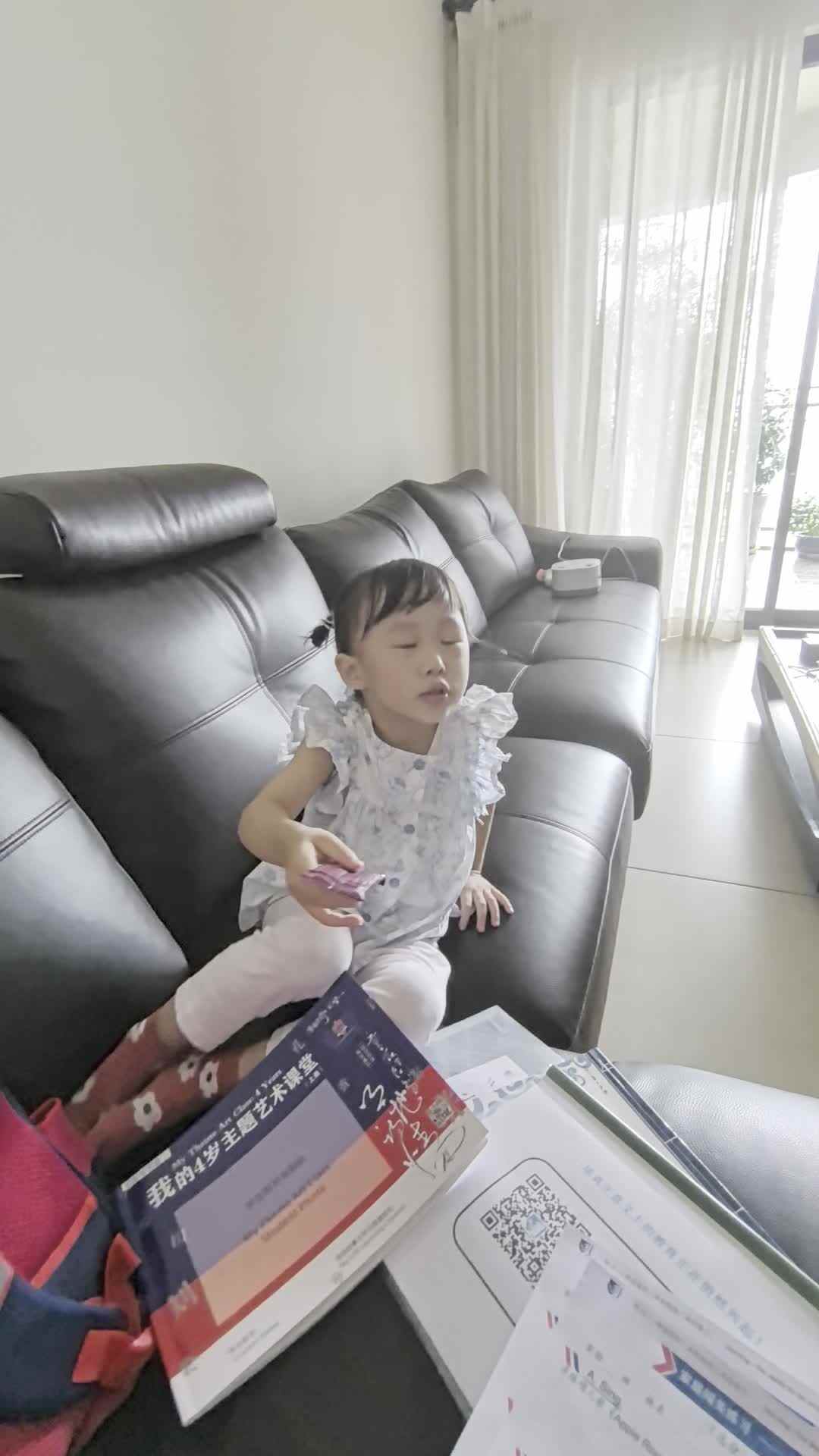 实验中班4号王艺霖apple round apple red.mp4