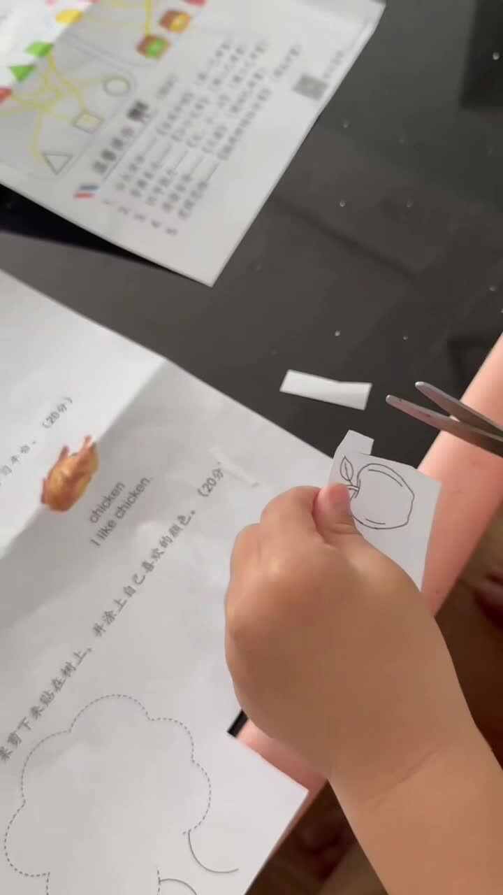 copy 2026.9.12 实验中班 小书包 英语手工作业
